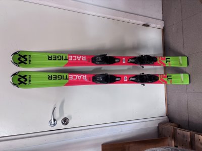 130 cm Beg. juniorskida RaceTiger GS 130cm